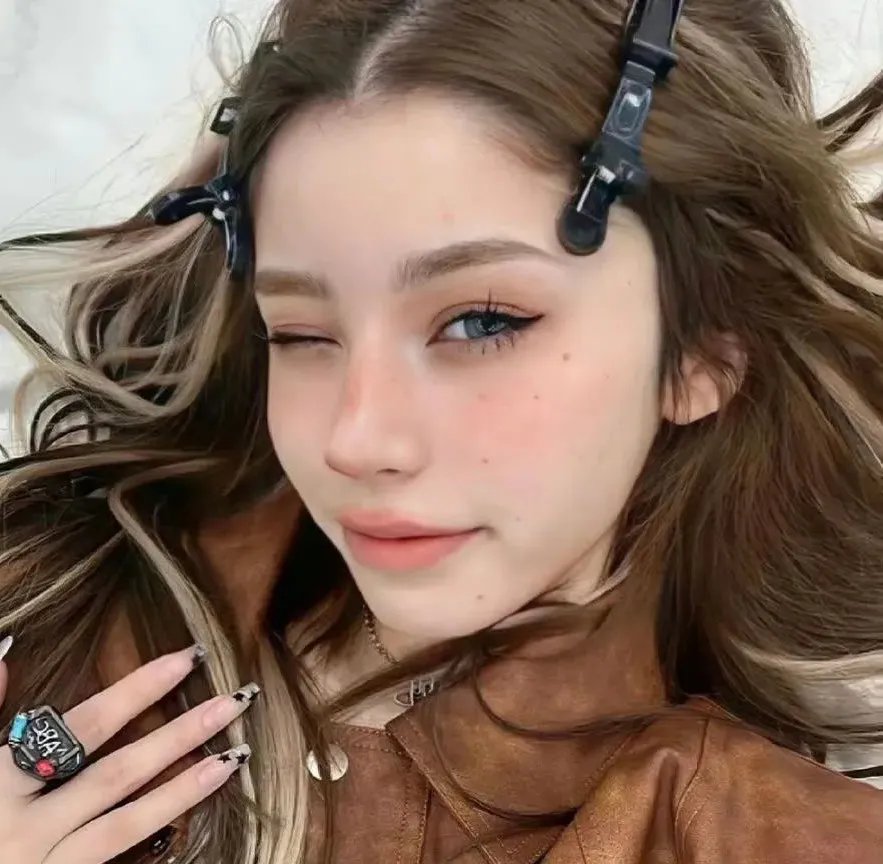 皮裘大衣女人